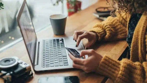 A woman shopping online for carpet underlay