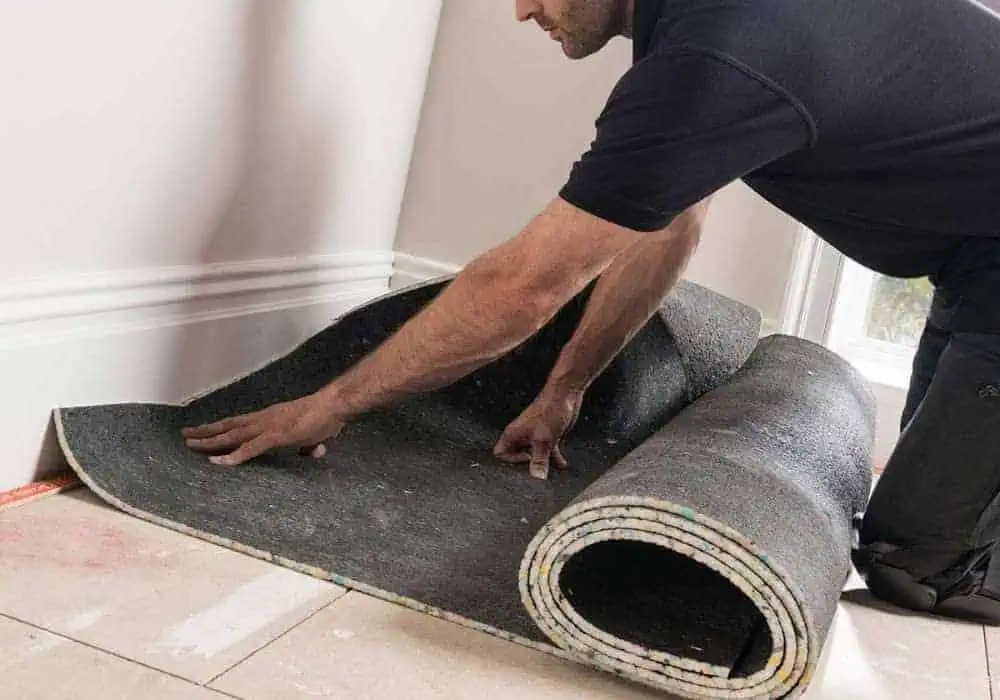 Man fitting pu foam carpet underlay in a room