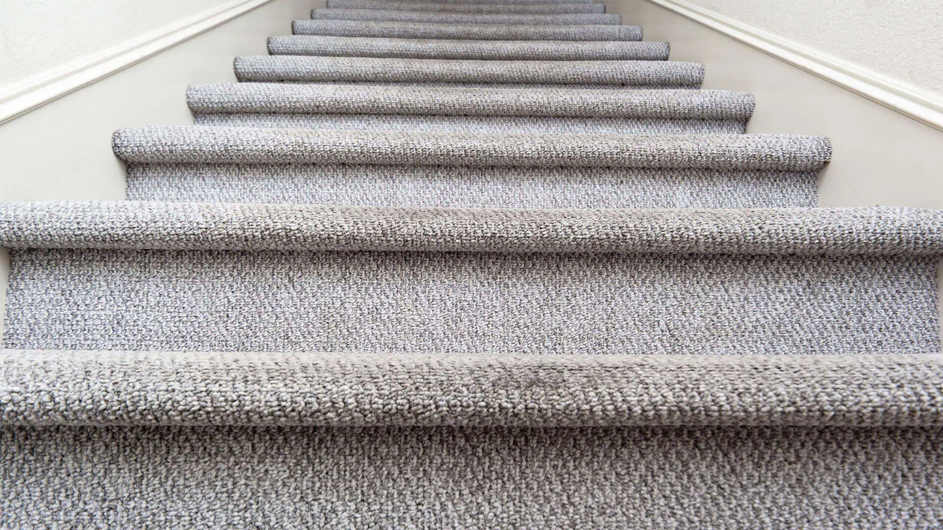 How to lay underlay on stairs for carpet and runners