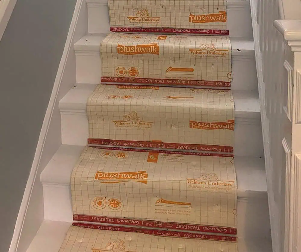 Underlay for a runner installed on stairs