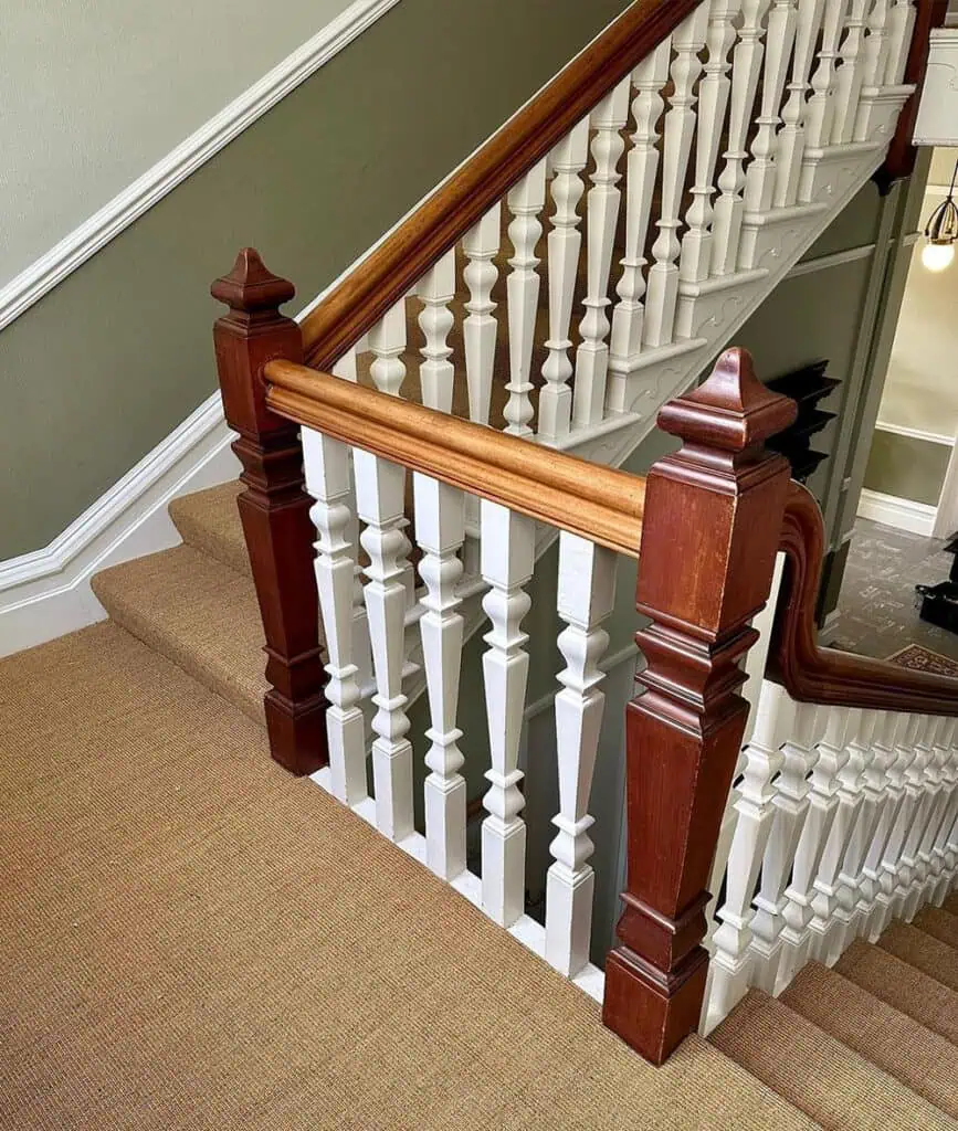 Open staircase with underlay and carpet installed